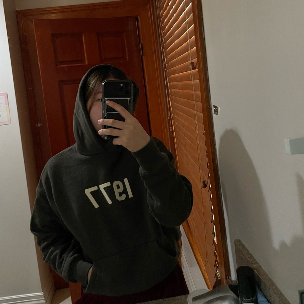 COPY - Essential Hoodie 1977 Kids Size 10 but fits like Adult Woman XS